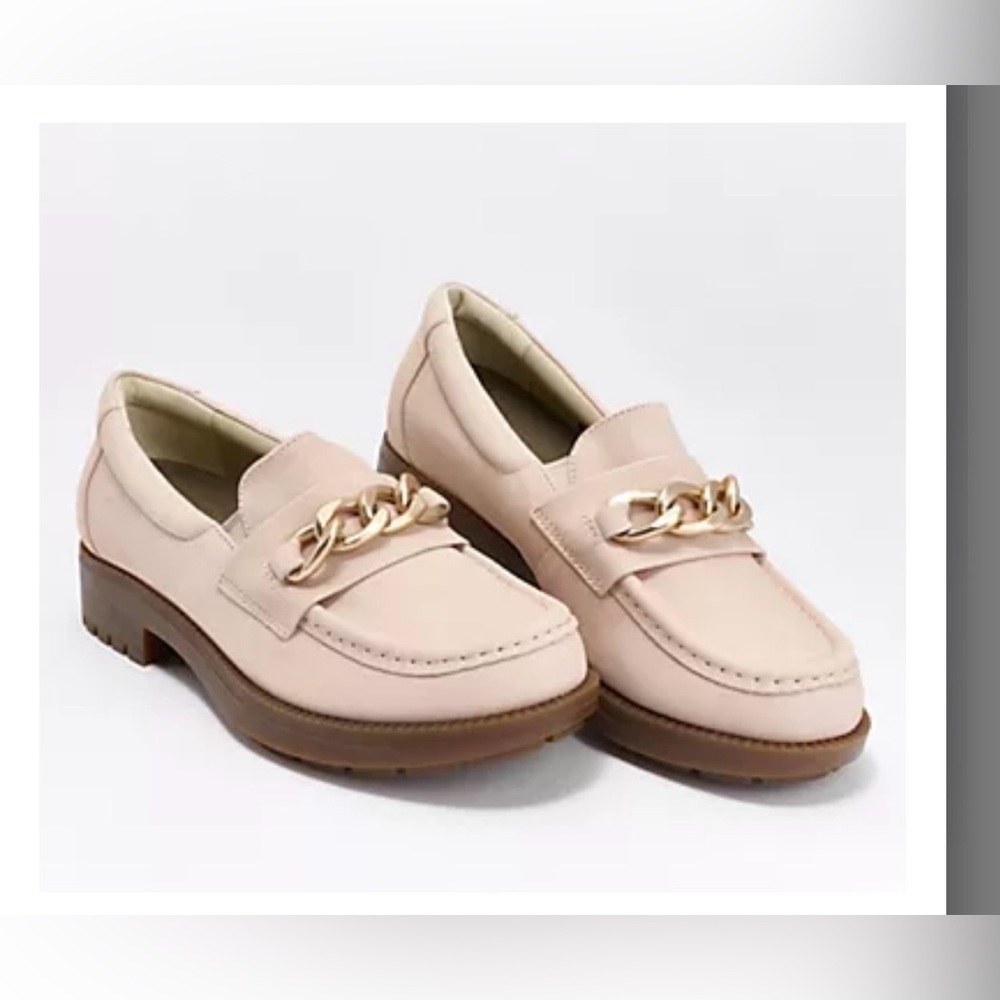 Revitalign Orthotic Loafer w Chain Detail Almond Leather with Gold Chain 7.5 NWT